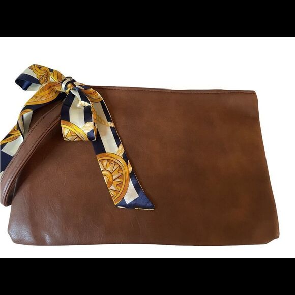 LEATHER OVERSIZED CLUTCH IN BROWN - Picture 3 of 4